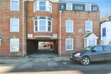 2 bed property to rent in Weymouth